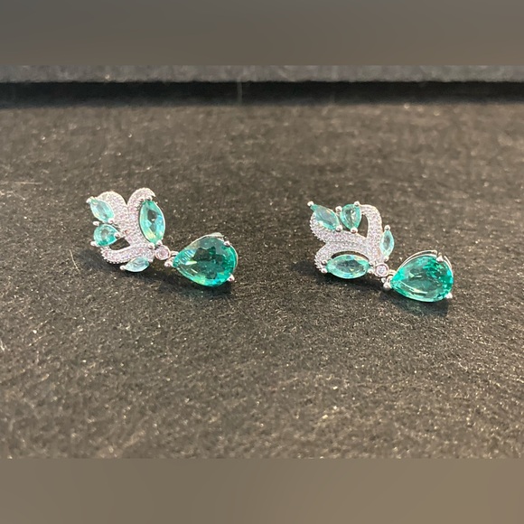 Elegant Blue and White Synthetic Gemstone Earrings - Picture 8 of 9